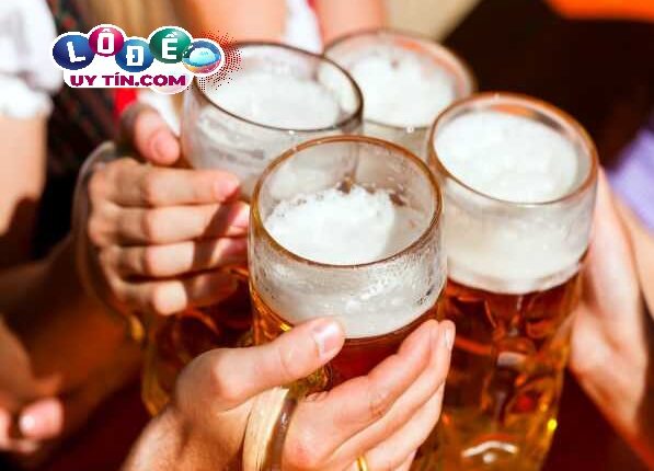 Nằm mơ ăn hải sản đánh con gì? Ý nghĩa giấc mơ thấy hải sản 4 Nằm mơ ăn hải sản đánh con gì - Giải mã giấc mơ thấy uống bia