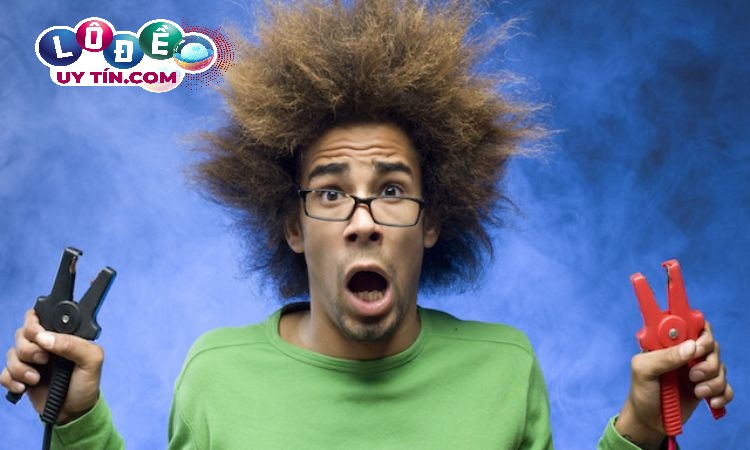 Mơ bị điện giật báo hiệu điềm gì? Đánh con số nào?