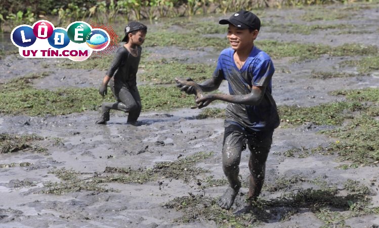 Mơ thấy lội bùn là điềm báo gì? Nên đánh con gì để ăn 100% 2 Mơ thấy lội bùn - giấc mơ thấy người dính đầy bùn là điềm báo tình duyên tốt lành