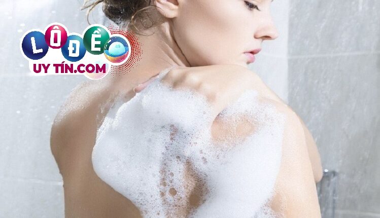 Phân tích giấc mơ thấy phụ nữ tắm đánh con gì dễ trúng nhất? 2 Mơ thấy quạ đen có phải điềm xui xẻo? Nên đánh con gì tốt