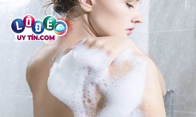 Phân tích giấc mơ thấy phụ nữ tắm đánh con gì dễ trúng nhất? 1 Phân tích giấc mơ thấy phụ nữ tắm đánh con gì dễ trúng nhất?