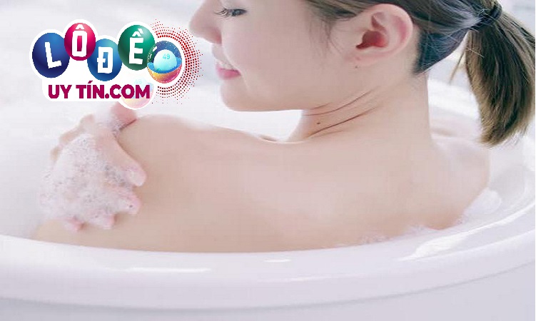 Phân tích giấc mơ thấy phụ nữ tắm đánh con gì dễ trúng nhất? 3 Mơ thấy quạ đen có phải điềm xui xẻo? Nên đánh con gì tốt 2